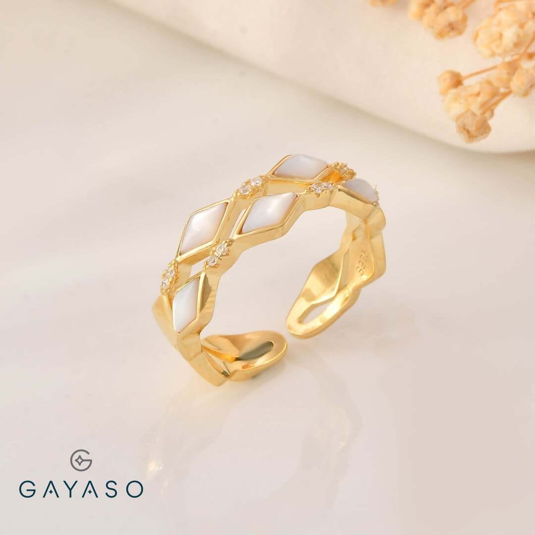 Geometric Diamond Band Ring For Women In Gold And Silver